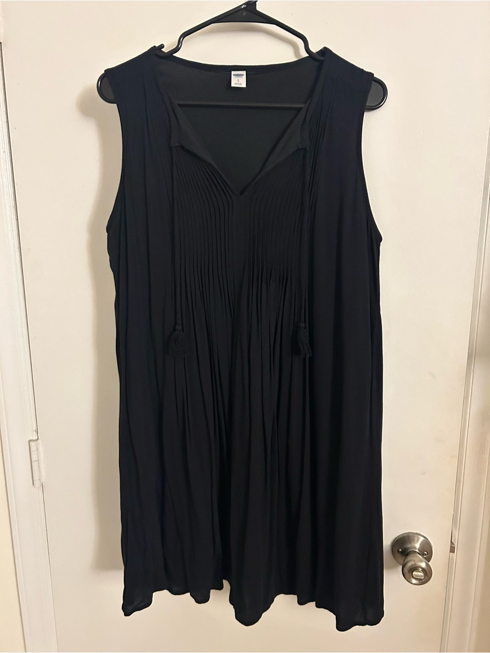 Old Navy Black Sleeveless V-Neck Dress
